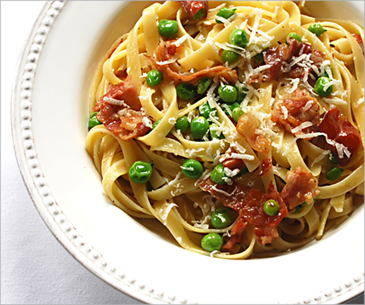 Quick, creamy and alliterative Pasta with peas, prosciutto and