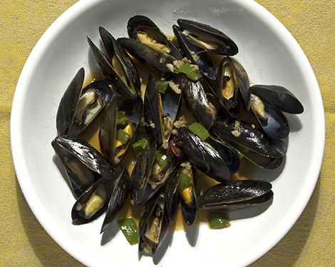 Spicy Mussels with Ginger image